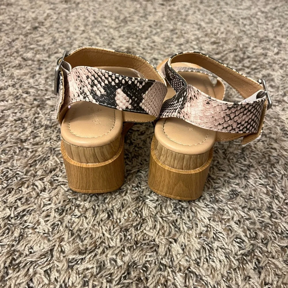 universal threads snake print wedges